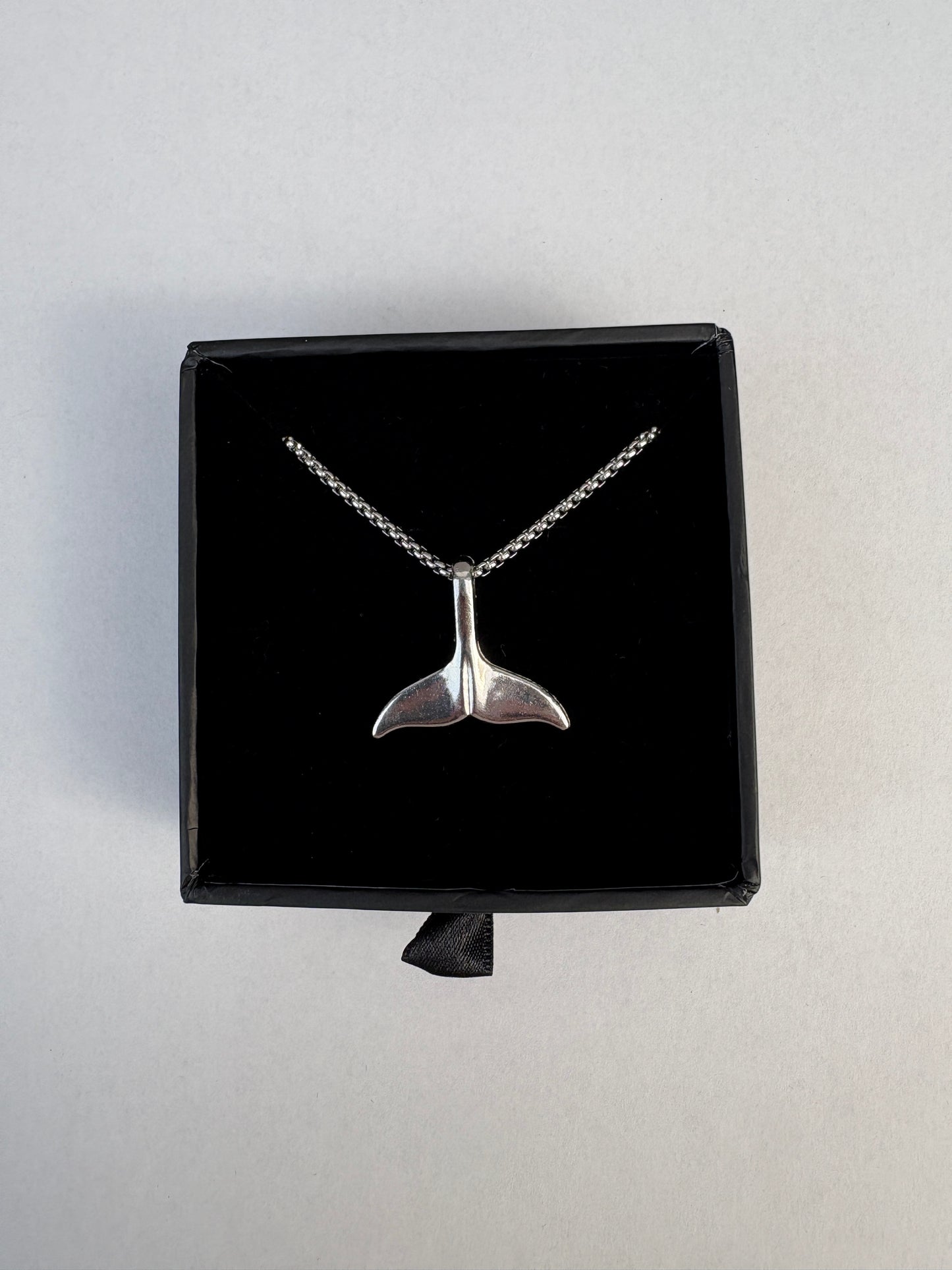 COLLAR DE COLA DE BALLENA(PLATA)